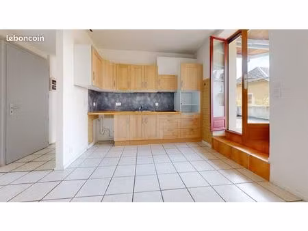 loue t2 cv pontarlier avec grande terrasse