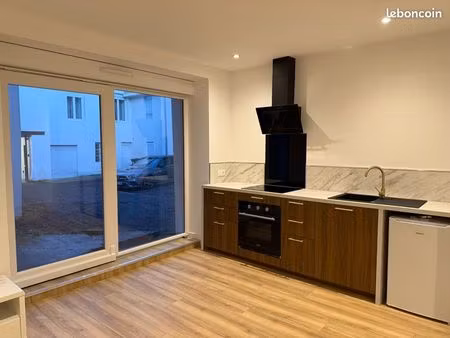 ? t2 rénové avec grande terrasse privative – 32m² – rez-de-chaussée ?