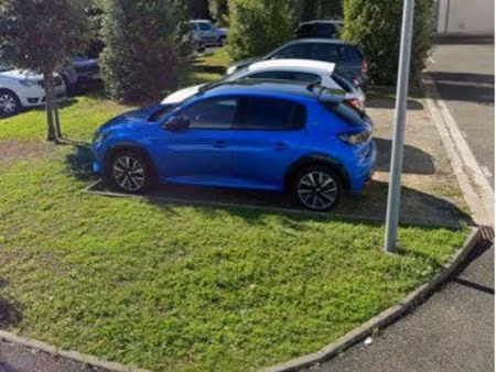 place de parking rue florence arthaud nieul sur mel