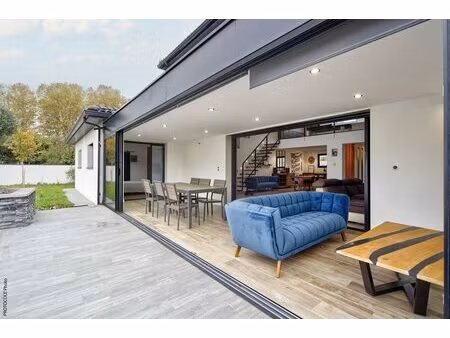 villa contemporaine d'exception avec piscine  grand garage et