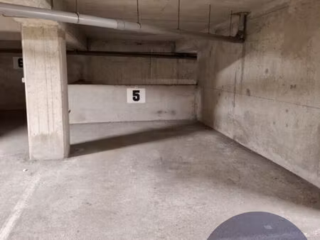 place de parking en sous terrain à blois