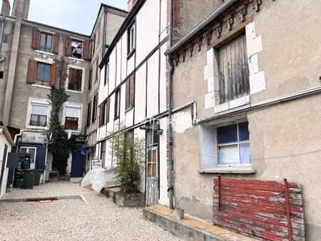 plateau-appartement en triplex à rénover