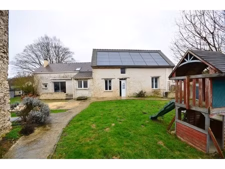 proche de montmirail (51) à vendre maison en pierre de 5 pièces avec belles dépendances