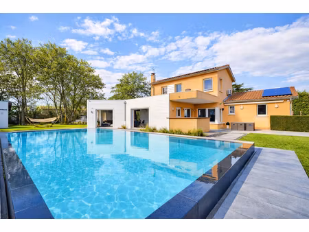 maison de charme de 290m2 au coeur de la nature à vernaison.