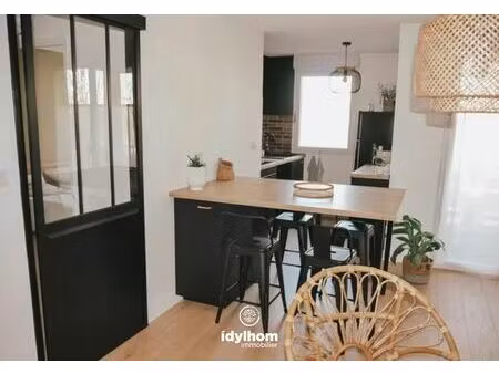 appartement t2 meublé de 43 m2 avec 2 places de parking et piscine  à castelginest