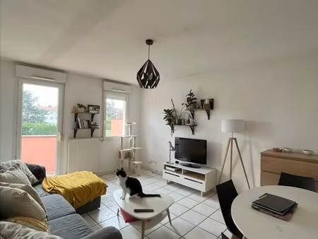 appartement t2 de 50 m² avec balcon  cave et parking privatif