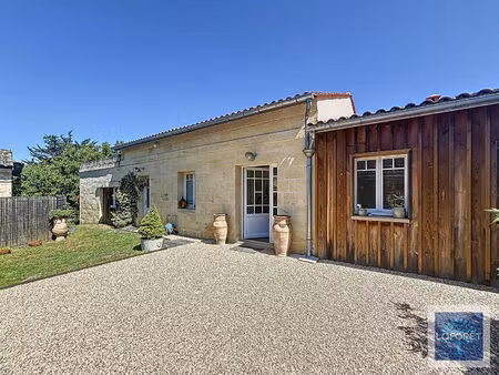 maison pierre  jardin avec piscine