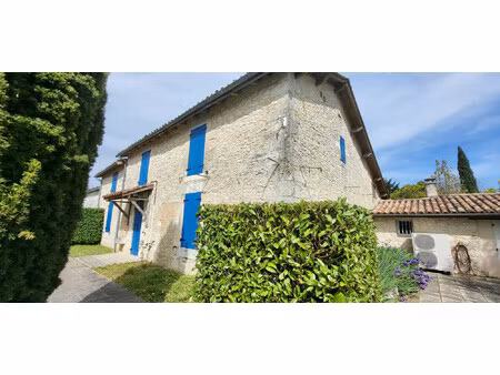 maison en pierre 210 m² avec 3 chambres et un terrain de 3363 m