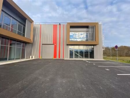 location local d'activités tresses 3 793 m²