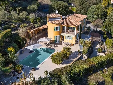 villa de prestige à montauroux  vue panoramique  piscine et jard