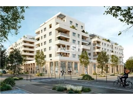 location local professionnel 549m²