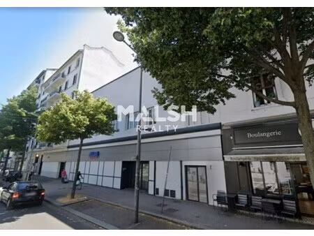 location local professionnel 608m²