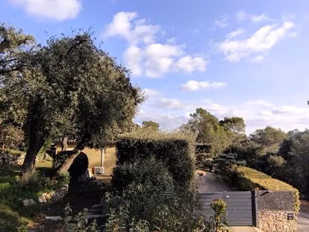 le thoronet villa récente de plain pied avec appartement indépendant.