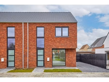 huis te huur in roeselare met 3 slaapkamers