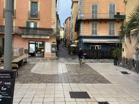 vente commerce 57 m² hyères (83400)