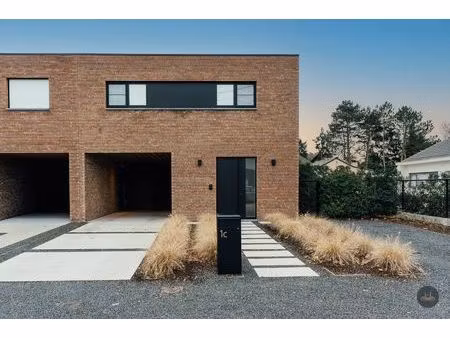 hoogwaardig afgewerkte woning in rustige doodlopende straat