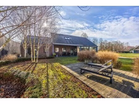 gerenoveerde hoeve met weiland op een toplocatie in lier.