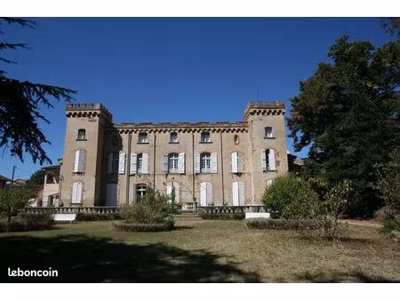 chateau 2750m²
