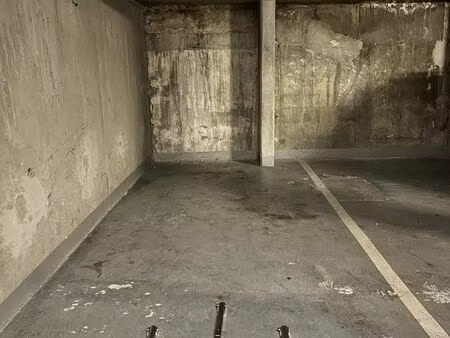 parking moto ou scooter