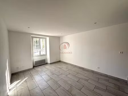 location appartement 1 pièce 23m² evenos 83330