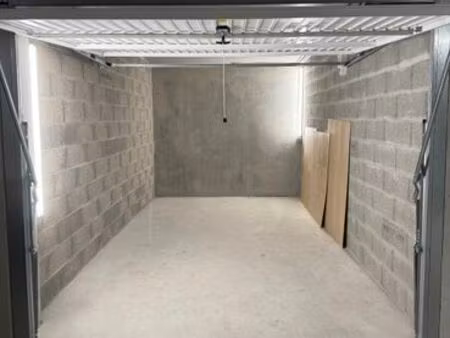 location garage/box avec électricité fermé sécurisé