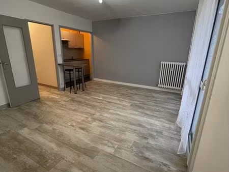 studio 1 pièce 28 m²