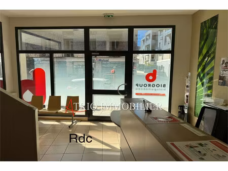 location local commercial 152m² st laurent du var 06700