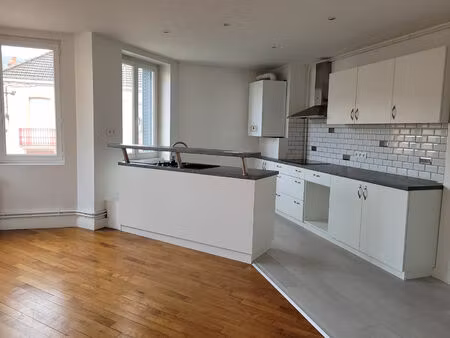 location appartement 3 pièces 77m²