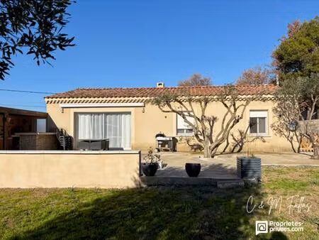 maison de plain-pied  piscine et garage à cairanne
