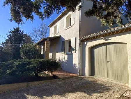 charmante villa avec vue et terrain arboré.