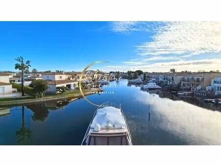 marina - 3 chambres - 3 salles d'eau et wc + poste d'amarrage + garage