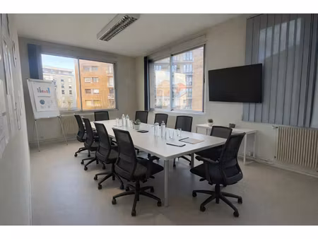 location local professionnel 157m²