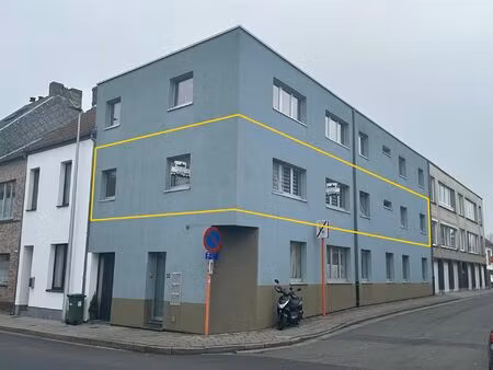ruim appartement met 2 slaapkamers en garage