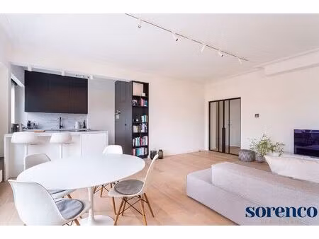 wilrijk - gerenoveerd en lichtrijk hoekapp.+ terras.