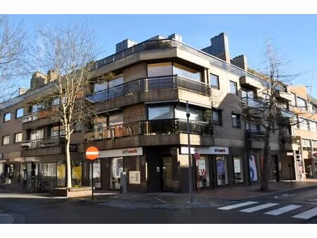 verzorgd appartement met 2 slaapkamers in het centrum van izegem.