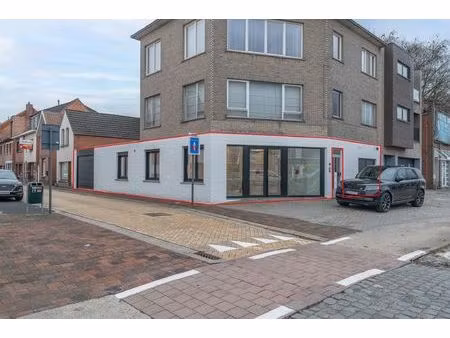 handelspand met garage  gelegen op topligging te vosselaar!