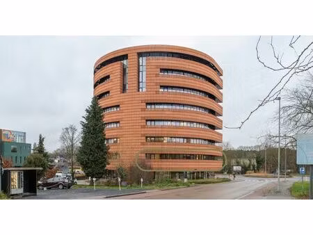 kantoor op een toplocatie: modern  ruim en inspirerend in het iconische botta-gebouw!