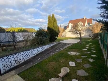 maison indépendante zone résidentielle