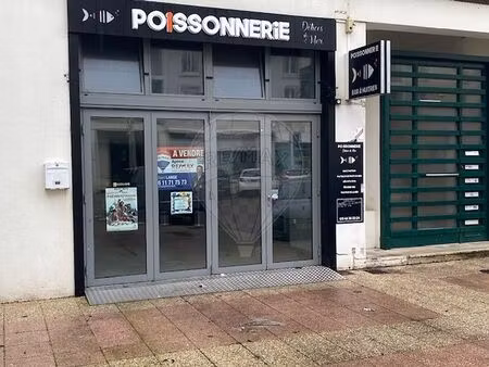 vente local commercial 2 pièces 57m2 royan 17200 - 243800 € - surface privée