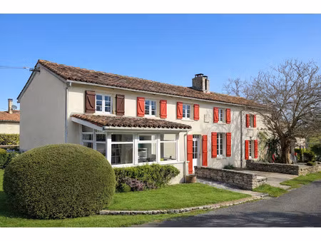 vente maison 5 pièces 284 m² à poullignac (16190)  394 246 €