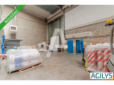 a louer : aux portes de paris : locaux d'activités et bureaux / accès plain-pied de nombre