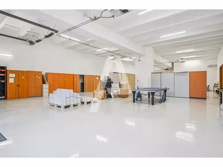 a louer : local de stockage / entrepôts / activités avec 1 quai