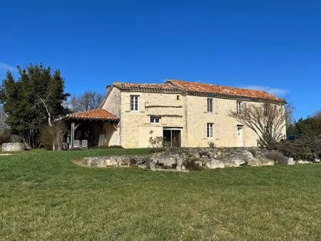 maison de campagne en pierre sur plus d'un hectare