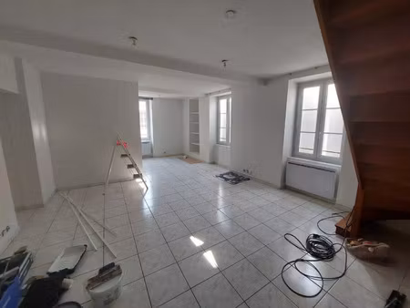 location appartement 4 pièces 56 m² à bourgoin-jallieu (38300)
