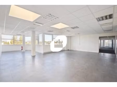 a vendre  batiment proche a86