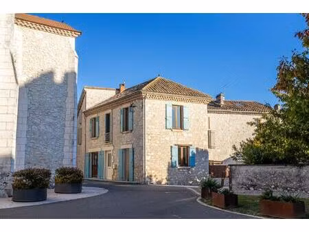 maison de village avec terrasse au toit et garage