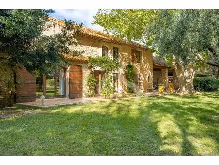 mas de charme avec piscine sur terrain de 1.8 ha  au calme absolu.