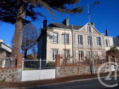 vente maison à granville (50400) : à vendre / 235m² granville
