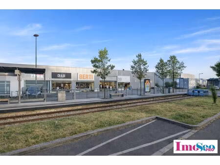 location local commercial