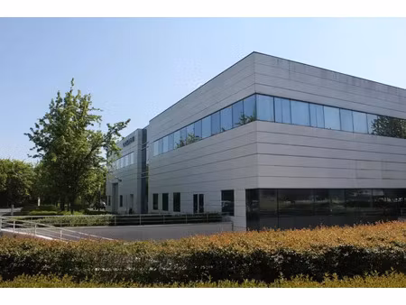 a louer  locaux d'activité 1 645 m² divisibles certifiés hqe - paris nord 2 - rer b